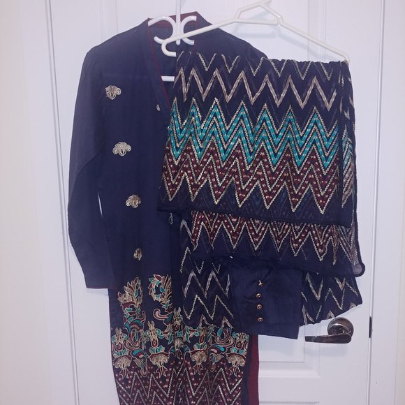 Cotton Shirt Trouser with full embordered Shiffon Dupatta - Picture 1 of 2